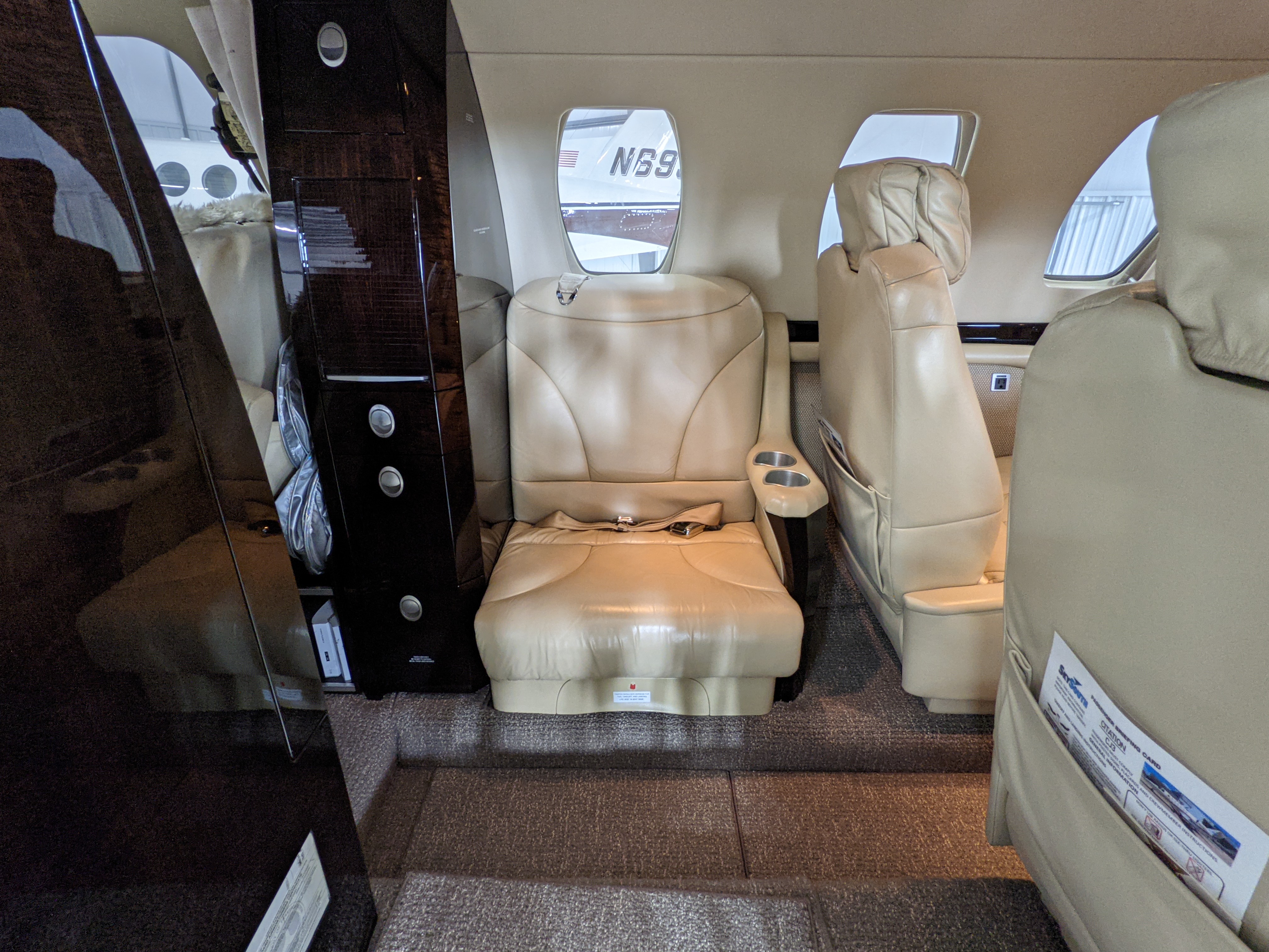 Citation CJ3 Side Seating